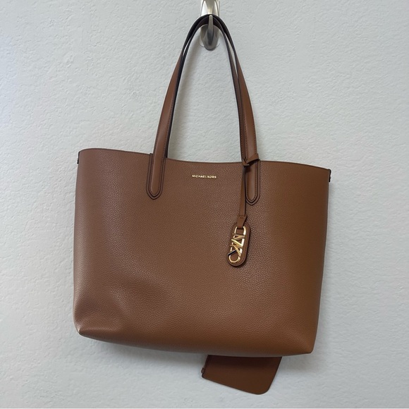 Michael Kors Eliza Extra-Large Pebbled Leather Reversible Tote Bag - Picture 6 of 6